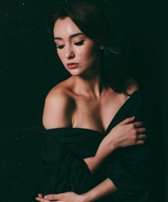 💫 Мой опыт в этой сфере порадует даже самых требовательных джентльменов. Я знаю, как доставить истинное удовольствие и окунуть тебя в мир наслаждения. 🔥 Мои услуги просто ошеломляют - массаж, эротические игры, интимный досуг, выезды. 🌟 Отзывы моих довольных клиентов говорят сами за себя! 💋 Забудь о повседневной суете и доверься моим нежным рукам. 🌹 Жду тебя в моей уютной апартаменте в Москве, где с тобой встретится настоящая страсть и раскроются самые сокровенные тайны! 😉💕 Евдокия